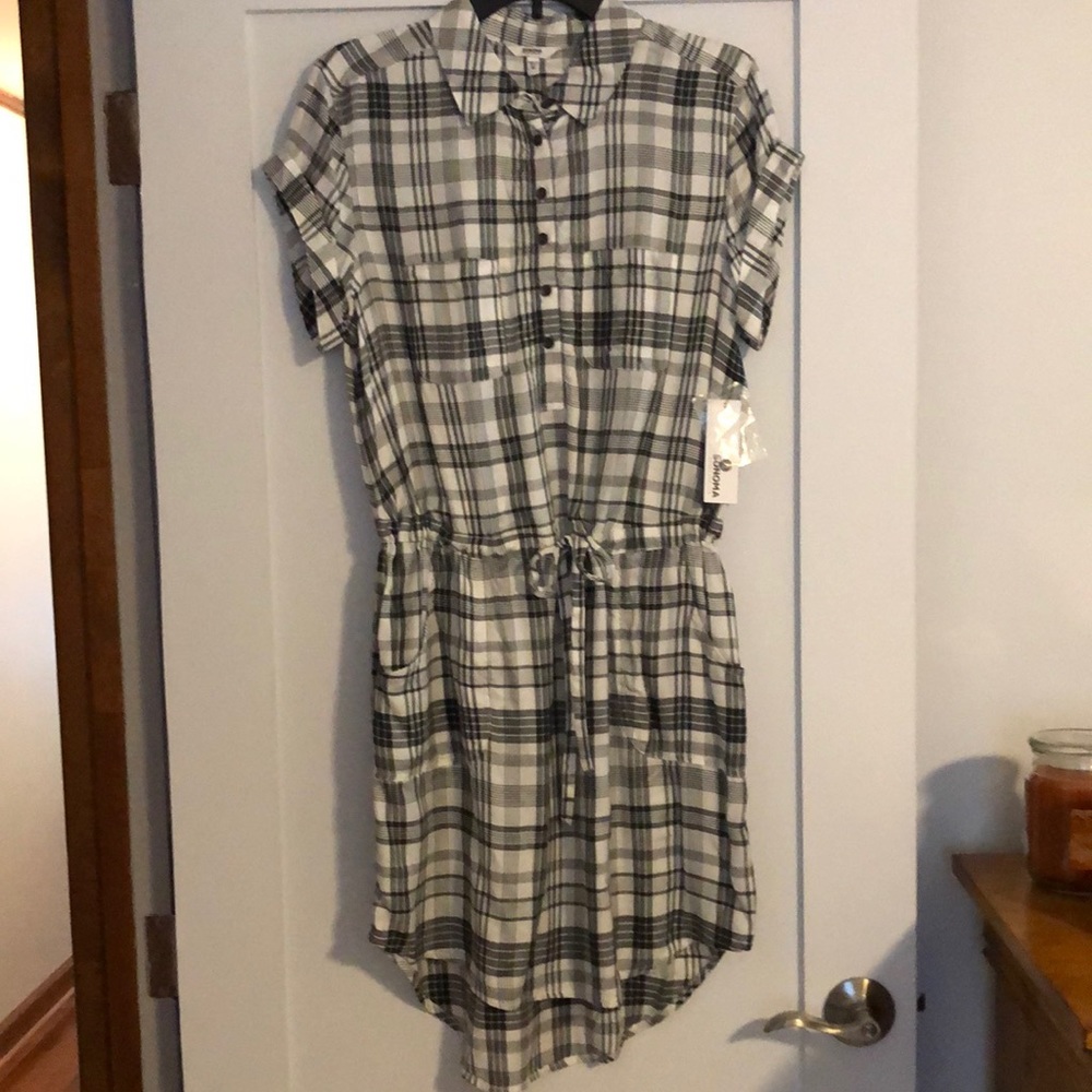 Women’s black and white, shirt dress, cap sleeves, draw string waist